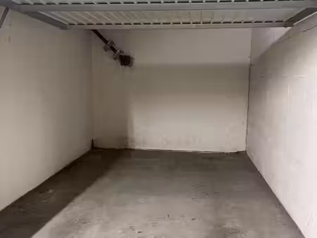 location parking senlis 60300