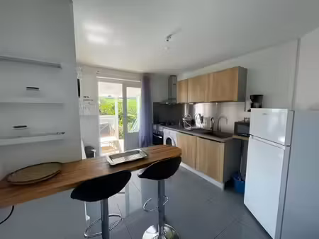 location appartement 1 pièce meublé 27m² st pierre 97410