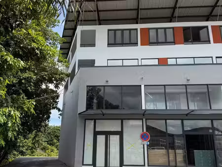 location local commercial 90m² cayenne 97300