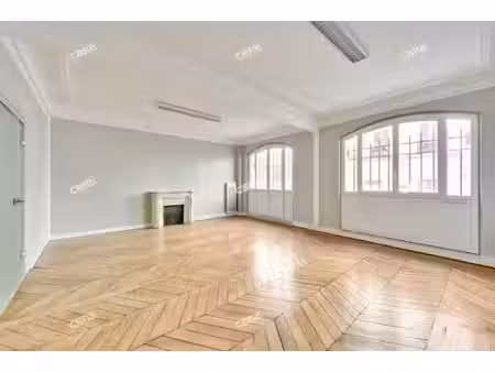 location local professionnel 220m²