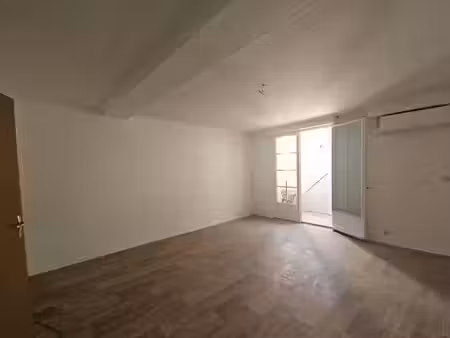 location appartement 2 pièces 65 m² à saintes (17100)