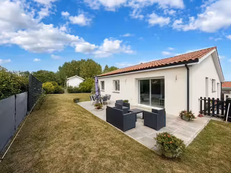 maison contemporaine de plain-pied calme  lumière et qual