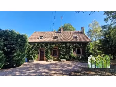 maison campagne avec étang  jardin et terrain boisé