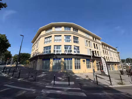 location local professionnel 170m² aix en provence 80ème
