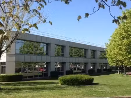 location local professionnel 1 231m² roissy en france 95700