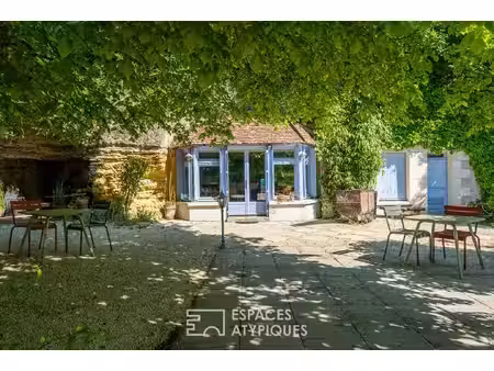 restaurant troglodyte avec terrasse panoramique sur les vignes