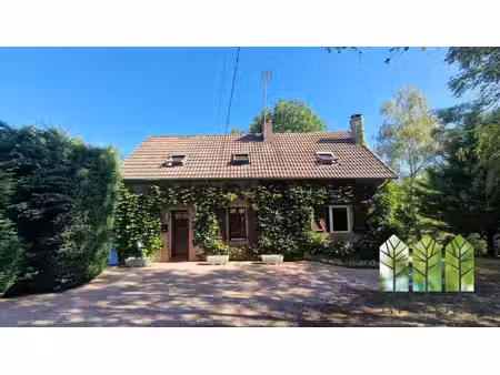 maison campagne avec étang  jardin et terrain boisé