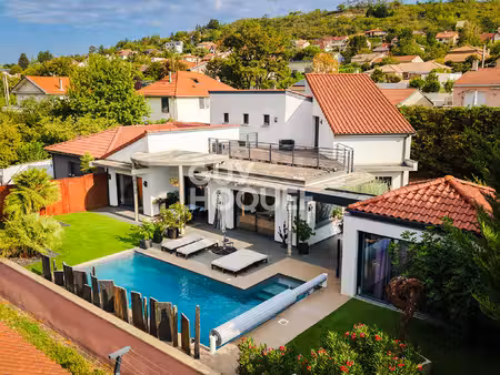 cournon d'auvergne- maison d'architecte 301 m2- piscine