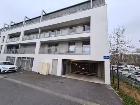 vente local commercial 17m2 la rochelle 17000 - 43500 € - surface privée