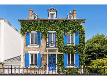 maison bourgeoise avec jardin et vue sur la seine