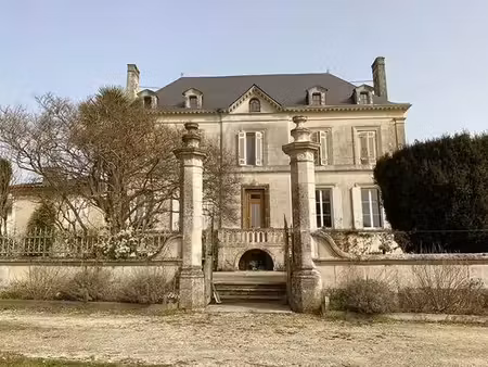 palais de 1072 m² en vente la rochelle  france