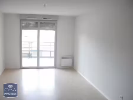 location appartement 2 pièces 44m² trelaze 49800