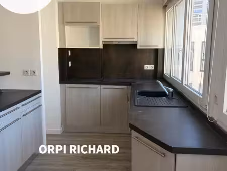 location appartement 2 pièces 47 m² à toulon (83000)