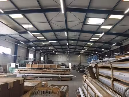 location local d'activités 3 500 m²