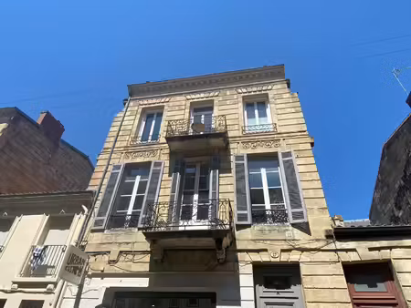 location local professionnel 115m²