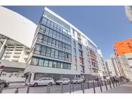 location local professionnel 1 090m²