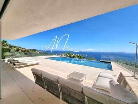 très belle propriété haut de gamme face à la mer et aux iles !