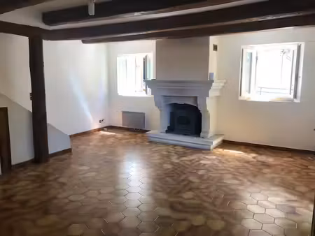 location appartement 4 pièces 96m² gareoult 83136