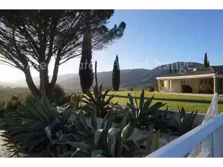 propriété unique de 27 hectares au calme - superbes vues