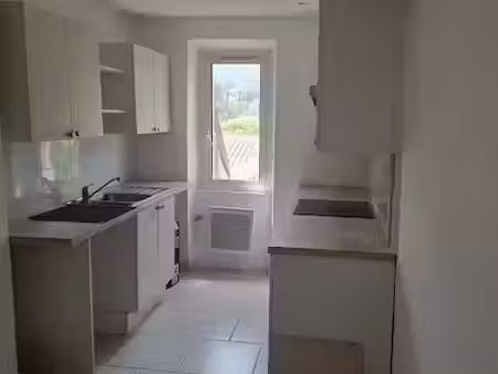 location appartement 3 pièces 67 m² à roquevaire (13360)  825 €