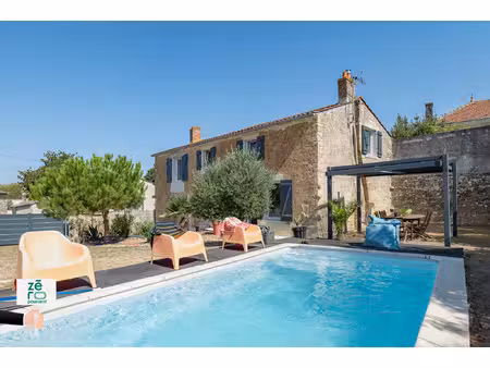 maison familiale prête à vivre piscine  jardin sans vis-à-