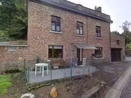 belle maison 4 façades dans un endroit calme