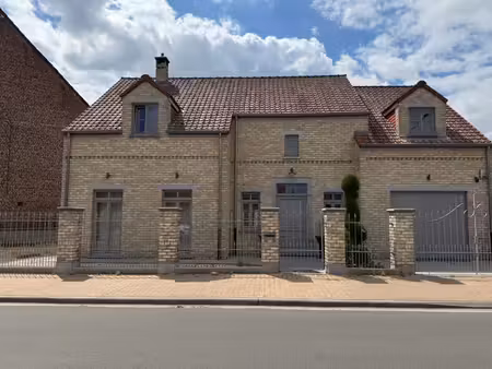 maison de caractère avec jardin  étang et garage