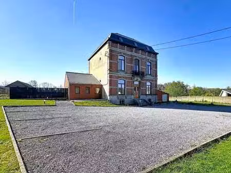 maison de maître alliant élégance et activité professionnell