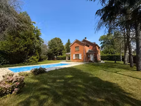 villa 4 chambres avec piscine et garage 2 voitures dans un q