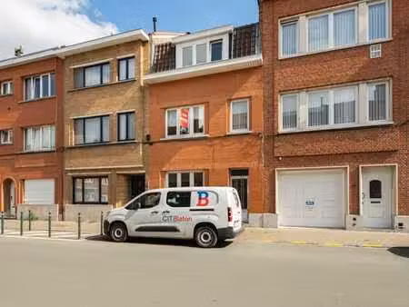immeuble aménagé en 2 appartements avec un jardin !