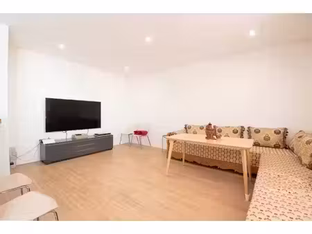 spacieux 2 chambres avec terrasse - petit immeuble à faibles