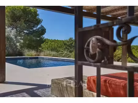 maison de luxe à vendre dans le quartier granettes-jauberte-sainte anne
