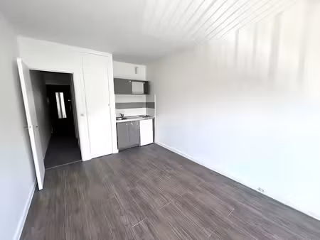 location appartement 1 pièce 20.74 m² à le chesnay (78150)  689 €