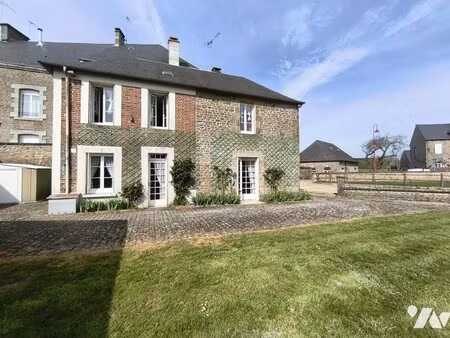 propriété exposée plein sud avec un bâtiment annexe