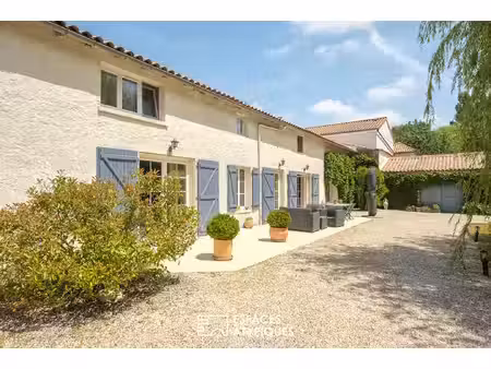 propriété de caractère avec dépendances et son gîte de charme
