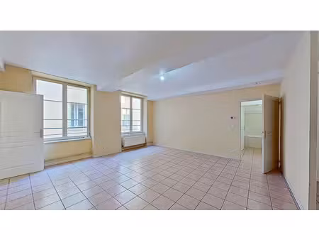 location appartement 3 pièces 70 m² à lyon 1 (69001)