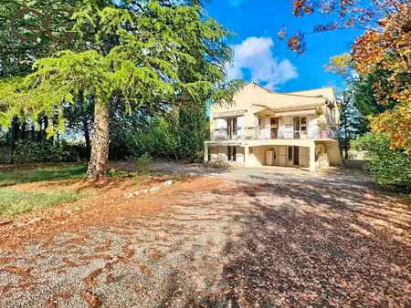maison traditionnelle 188 m² avec parc arboré et piscine – p