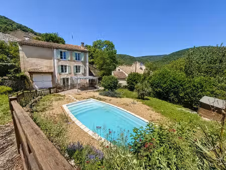 a 10 min de saint chinian  maison de hameau avec piscine