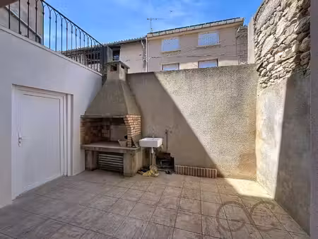 a saint chinian  maison de village avec cour  terrasse et garage