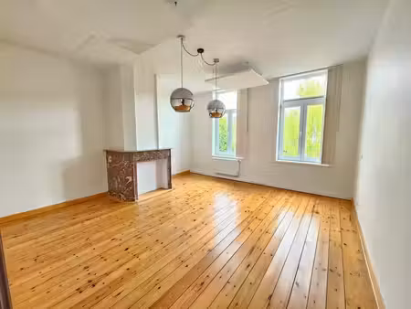 appartement 2 chambres -grand place 8 a 12 - 7600 péruwelz