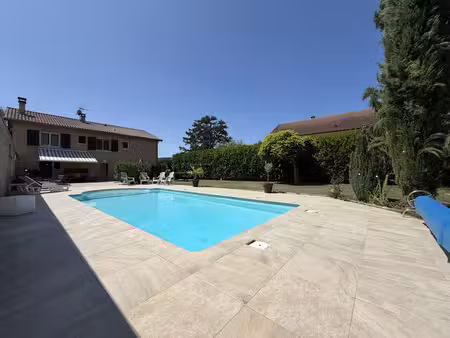 en exclusivité – maison familiale avec piscine à poncin