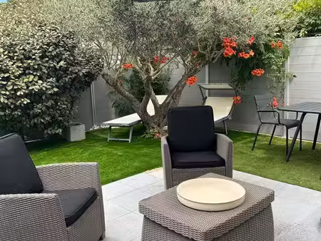 studio jardin parking à 5’ à pied de la plage