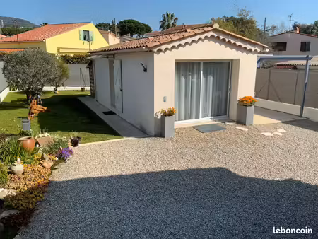 studio meublé et climatisé à mandelieu (bail étudiant 9 ou 10 mois)