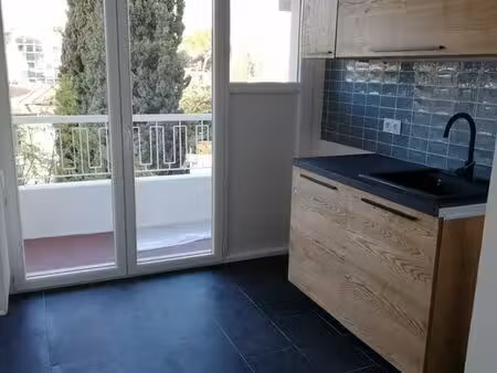 2p lumineux 48m² à valrose  grand balcon vue dégagée  longue durée  non meublé