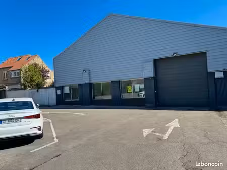 local de stockage sécurisé 100m²