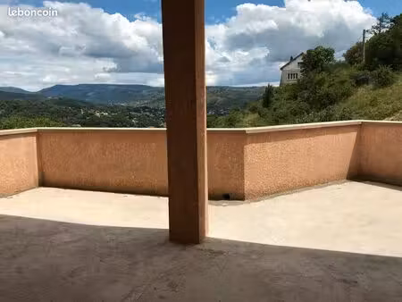 f2 avec tres grande terrasse et parking