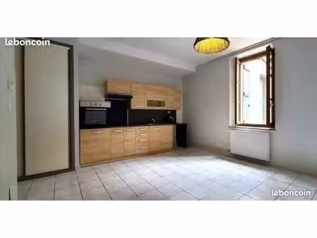 appartement t2 r/c avec cour privative