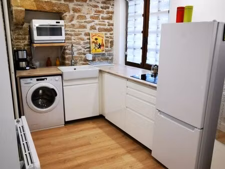 ? studio meublé au charme historique – disponible immédiatement