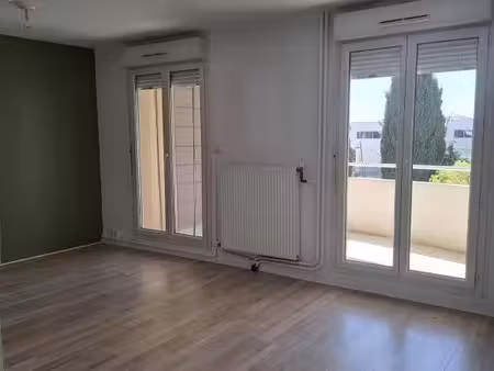 location appartement 4 pièces 78 m² à la londe-les-maures (83250)