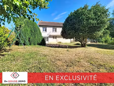 maison lumineuse avec deux niveaux indépendants  jardin arboré et rivière